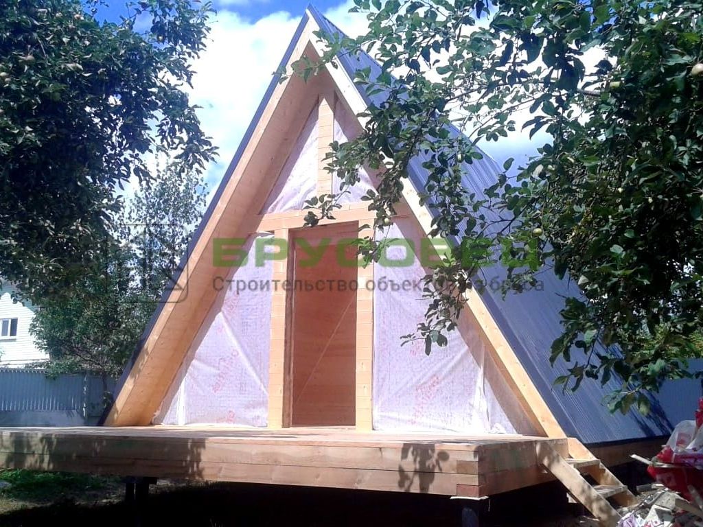 Дом-шалаш по индивидуальному проекту 6×6 м в каркасном исполнении